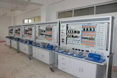 喜訊 鄂爾多斯國家公辦院校投放16名3+2統招大專計劃，涵蓋航空高鐵、幼師、護理及機電設備專業，名額有限，畢業即安置